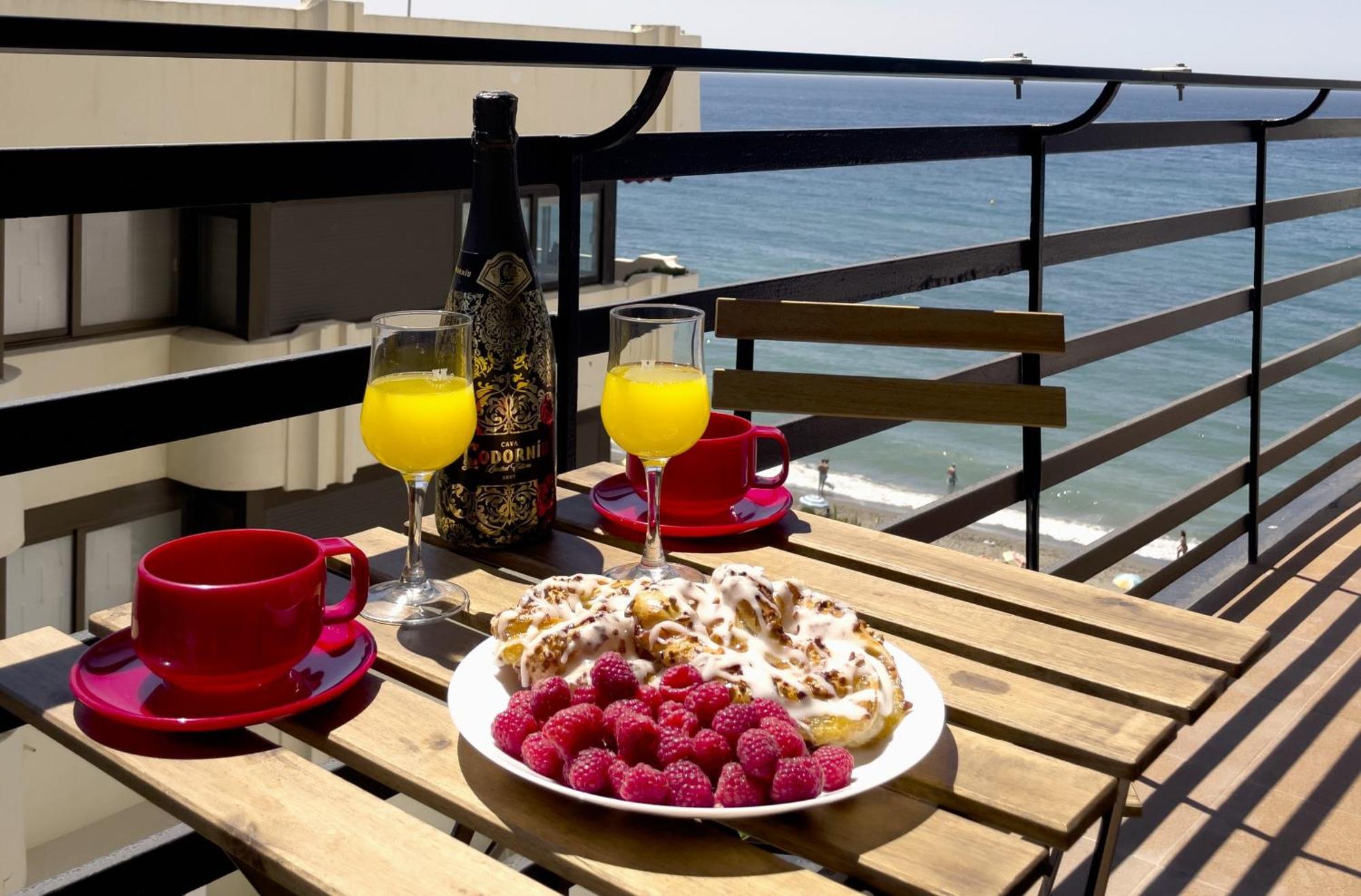 Mediterraneo 508. Fantastic Studio On The Beachfront With Sea Views. Marbella Exterior photo